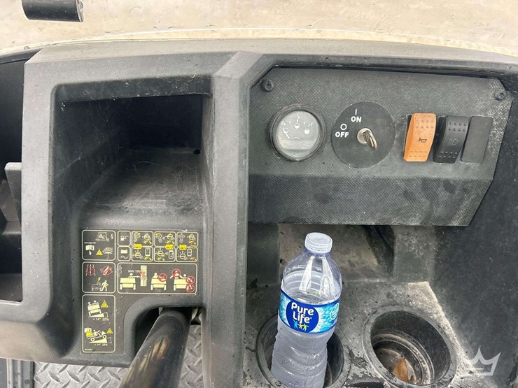 2020-cushman-hauler-1200x-gas-utility-cart-image-13