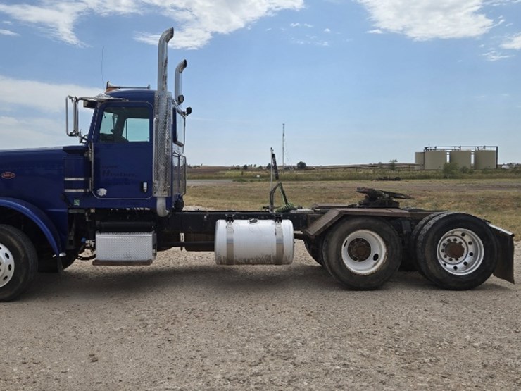 2015-peterbilt-389-image-9