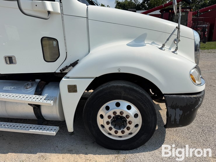 2007-freightliner-columbia-120-image-15