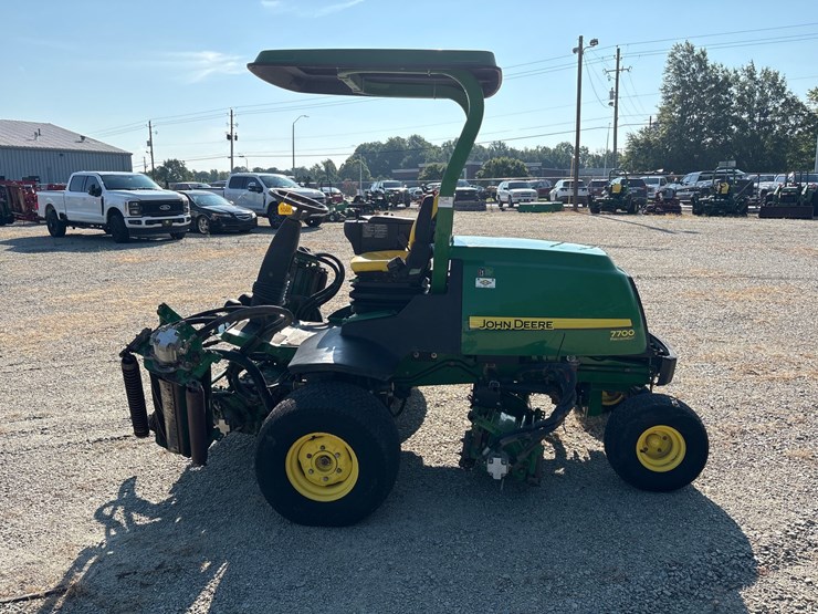 2011-john-deere-7700-image-8
