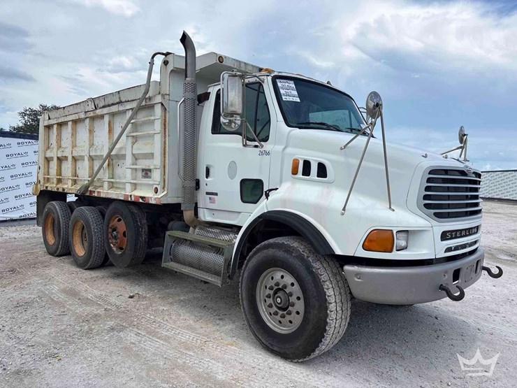 2009-sterling-l9500-image-2