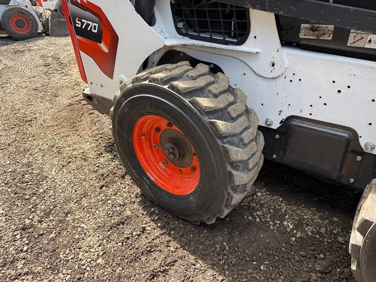 2024-bobcat-s770-image-13