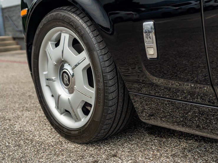 #110-•-2014-rolls-royce-phantom-sedan-image-15