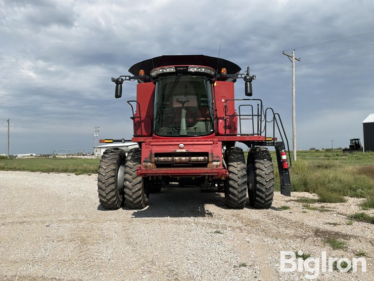 2016-case-ih-8240-image-2