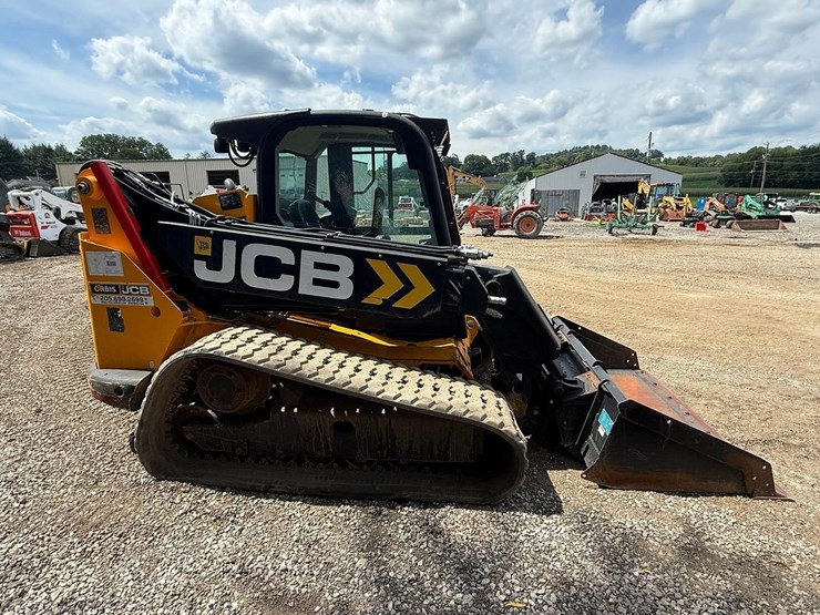 2024-jcb-3ts-8t-image-5