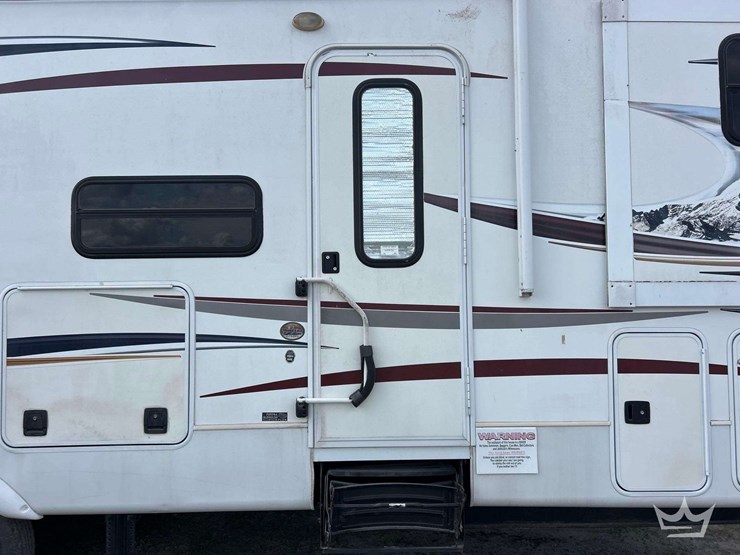 2012-keystone-montana-5th-wheel-t/a-travel-trailer-image-6