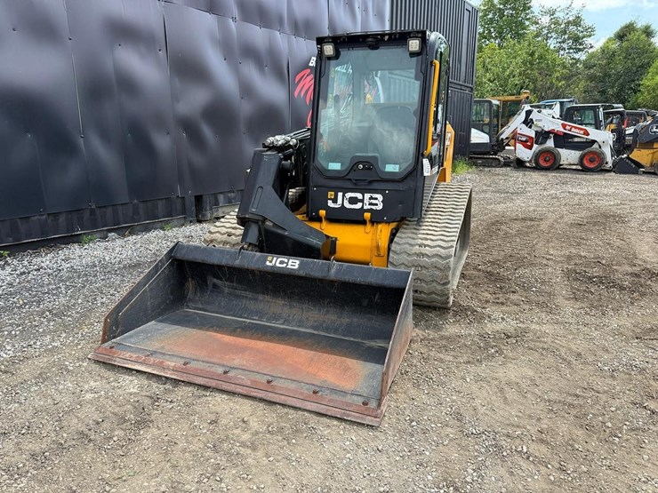 2024-jcb-3ts-8t-image-8