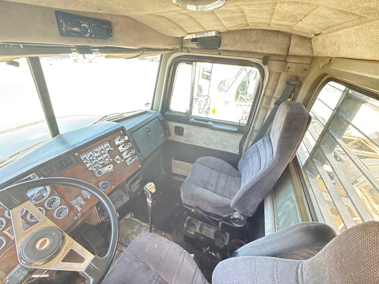 1999-peterbilt-385-image-25
