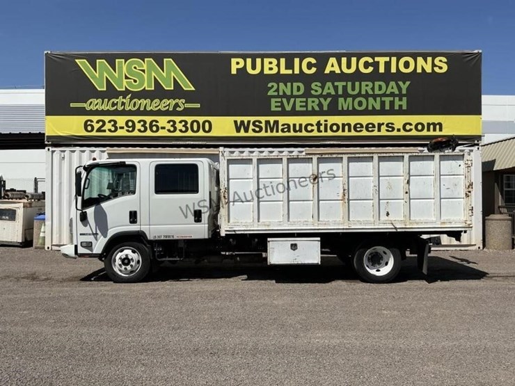 2015-isuzu-npr-image-1
