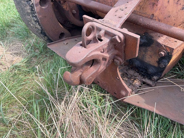 allis-chalmers-u-industrial-parts-tractor-image-28