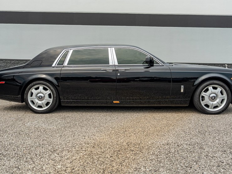 #110-•-2014-rolls-royce-phantom-sedan-image-4