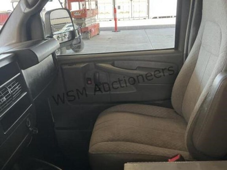 2014-chevrolet-express-3500-image-21