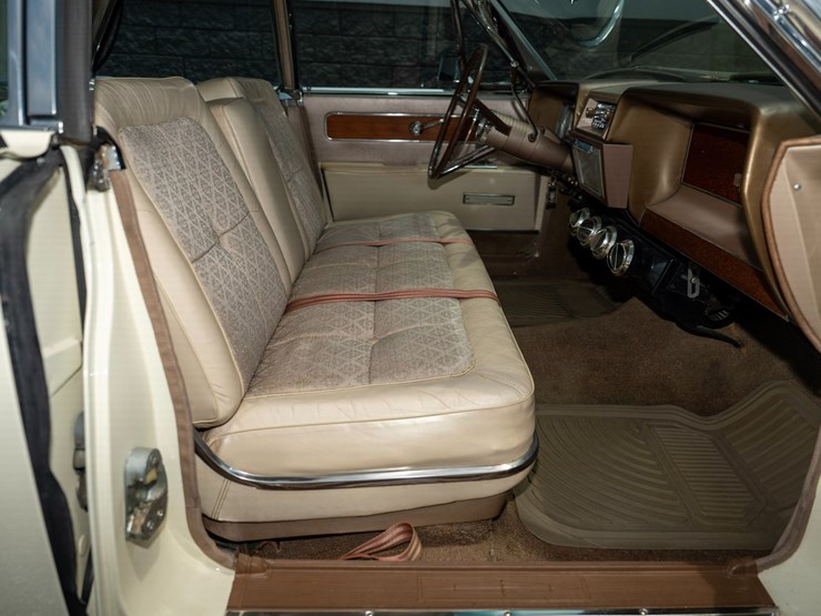 #111-•-1962-lincoln-continental-sedan-image-79