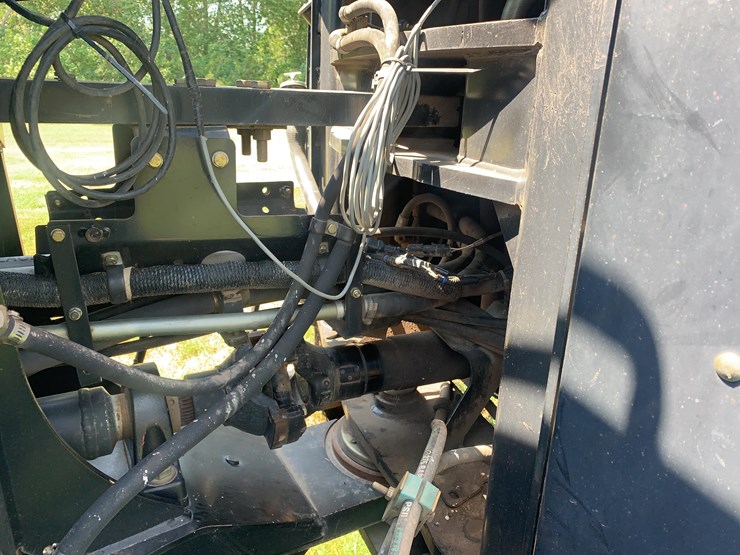 2004-new-holland-tj375-image-11