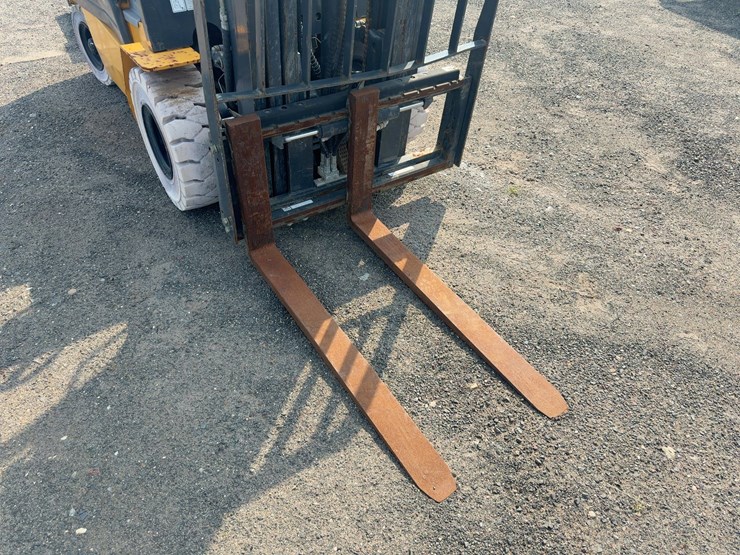 inoperable---2019-liugong-clg2025a-s-electric-forklift-image-8