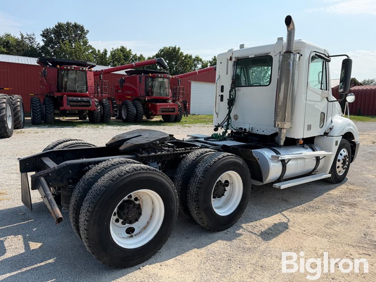 2007-freightliner-columbia-120-image-5