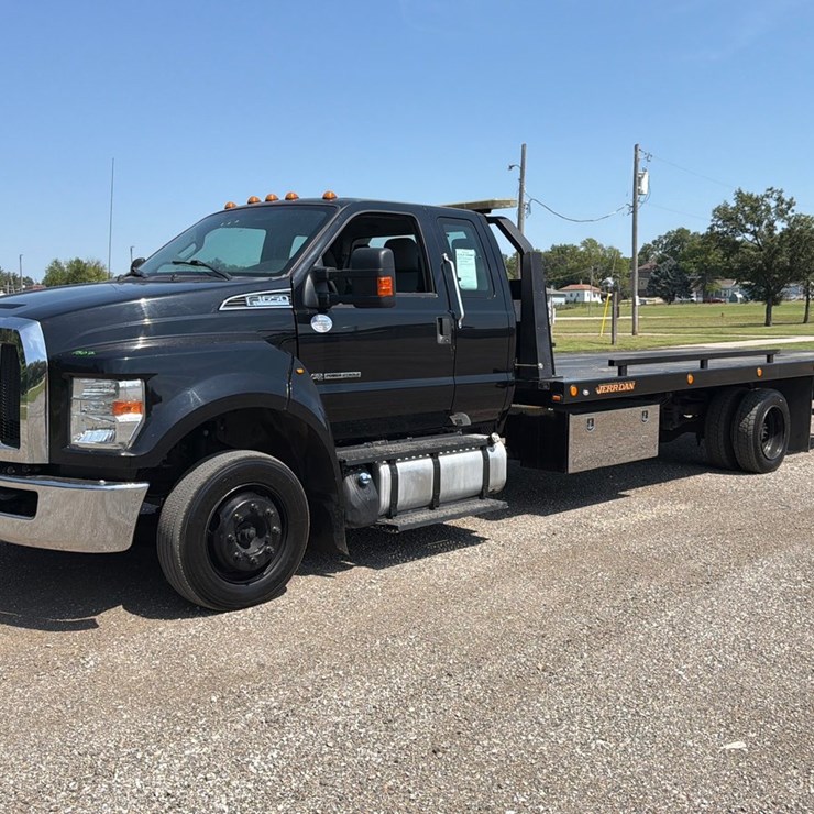 2017 FORD F650