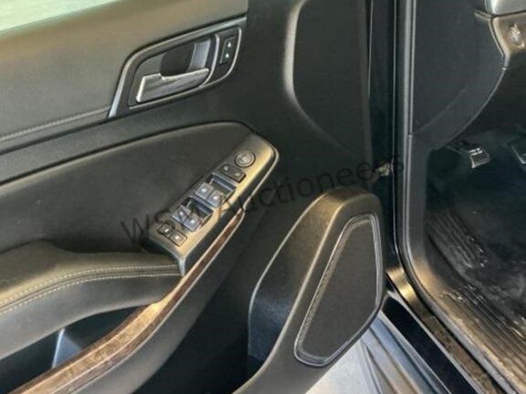 2019-chevrolet-tahoe-image-23