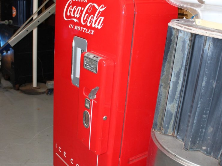 #295-•-vintage-coca-cola-machine-image-4