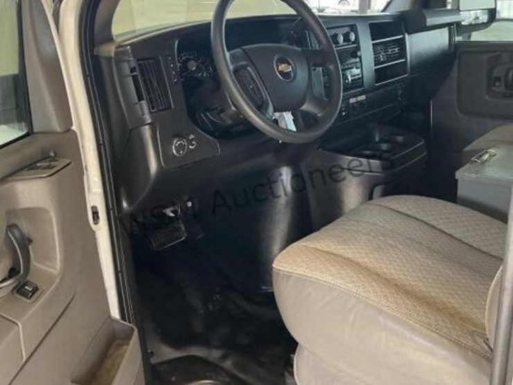 2014-chevrolet-express-3500-image-22