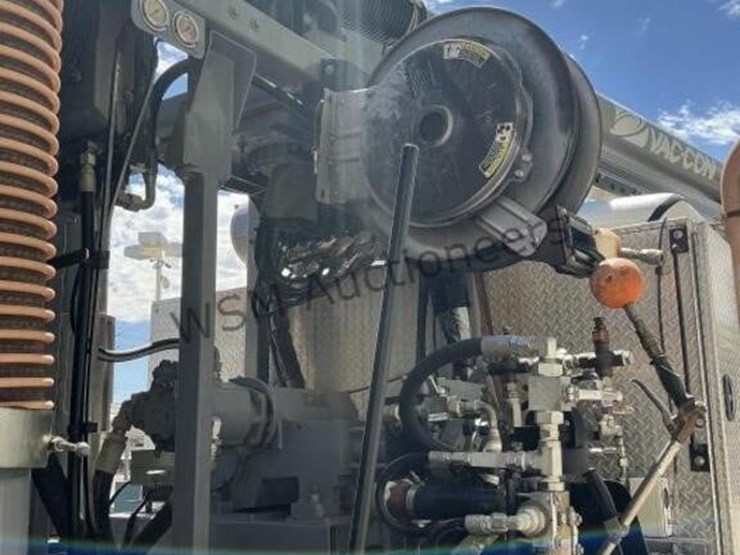 2019-freightliner-114sd-image-15