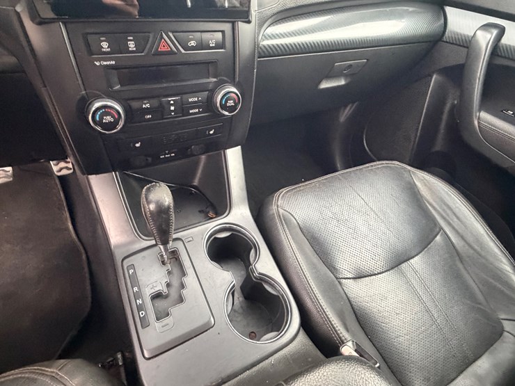 2011-kia-sorento-image-38