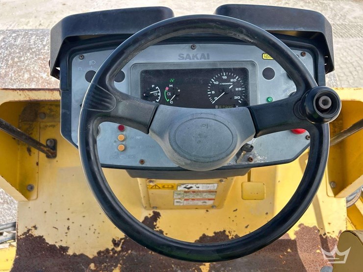 2014-sakai-sv540-vibratory-soil-compactor-image-15