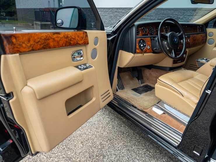#110-•-2014-rolls-royce-phantom-sedan-image-36
