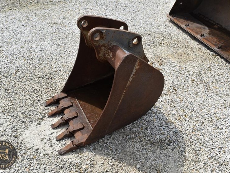 bucket-24inch-backhoe-bucket-46544-image-1