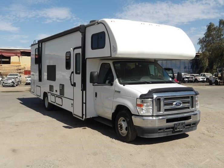 2021-ford-e450-image-2