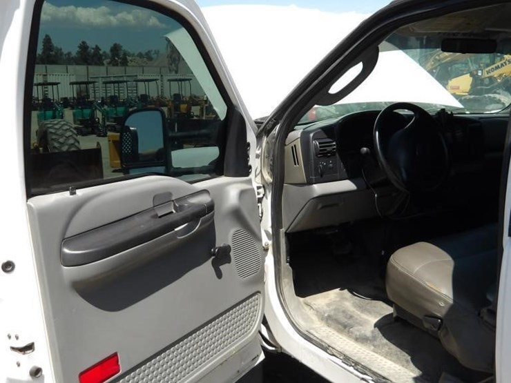 2007-ford-f550-image-17