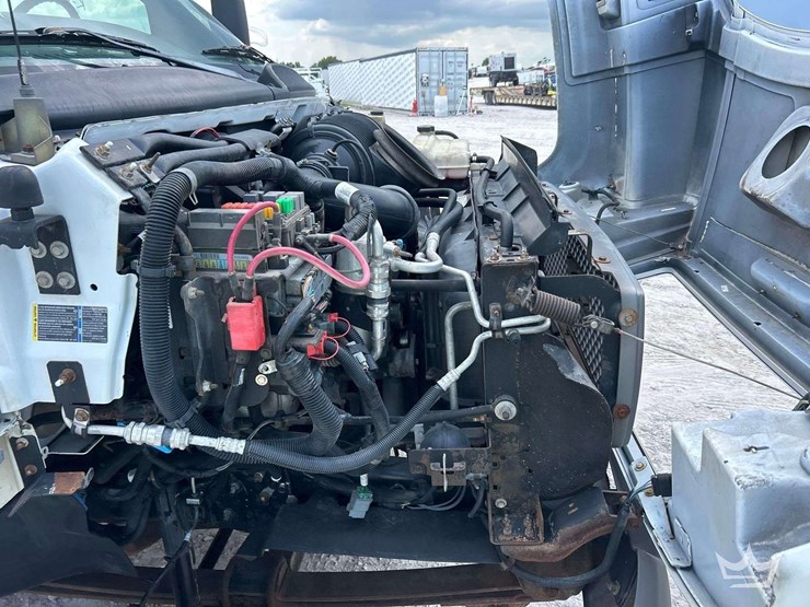 2005-chevrolet-c5500-cab-and-chassis-truck-image-8
