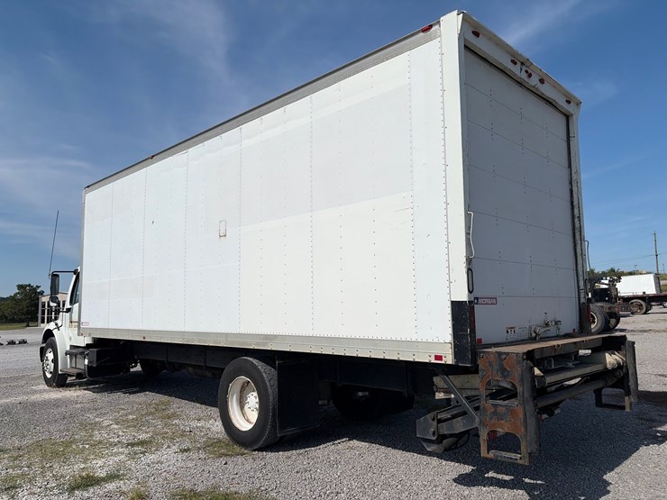 2014-freightliner-m2-106-image-5