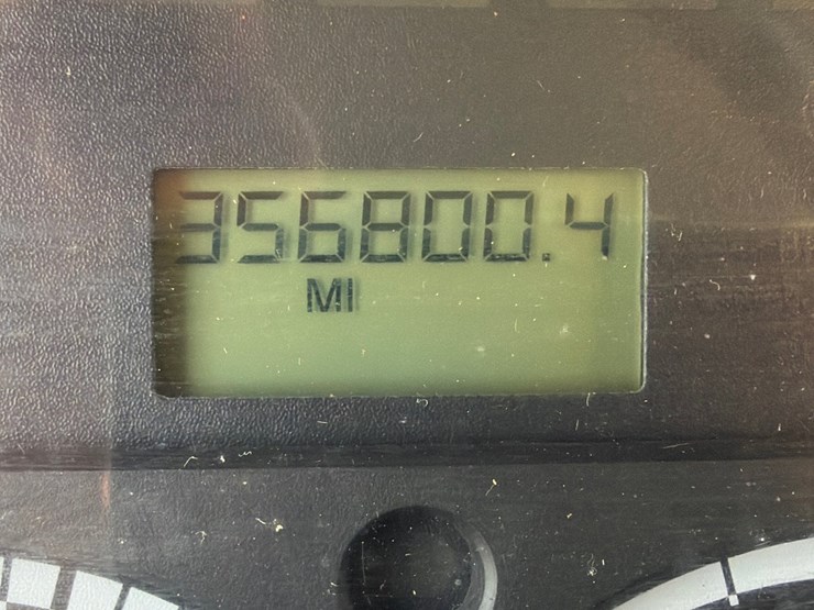 2014-freightliner-m2-106-image-19