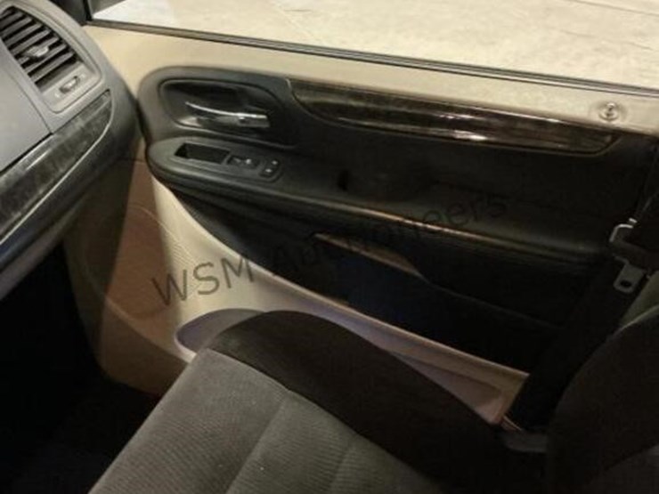 2014-dodge-grand-caravan-image-24