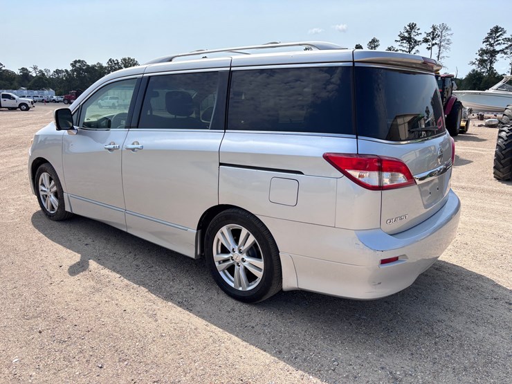2013-nissan-quest-image-4