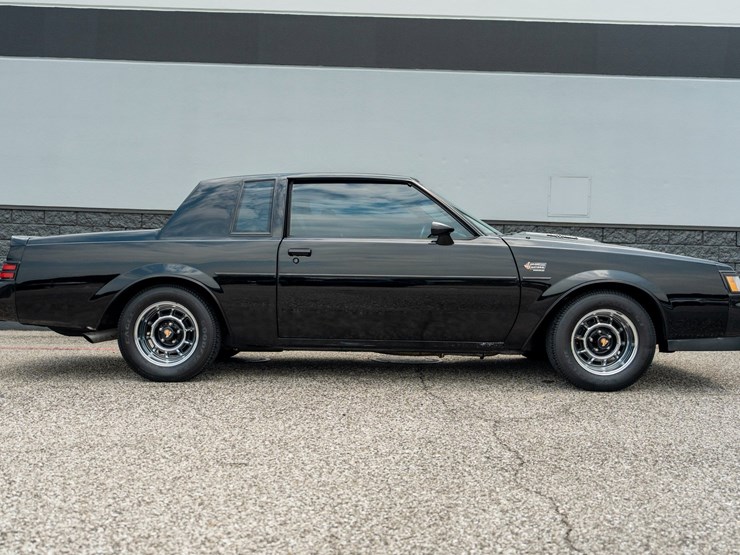 #113-•-1987-buick-grand-national-image-4