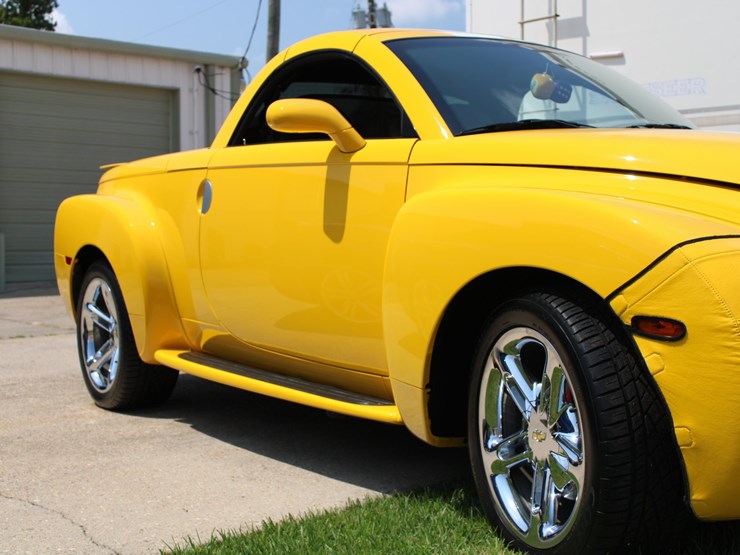 #135-•-offered-at-no-reserve-|-2005-chevrolet-ssr-image-7