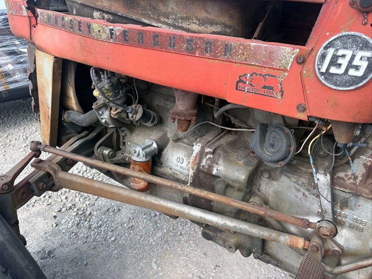 massey-ferguson-135-image-11