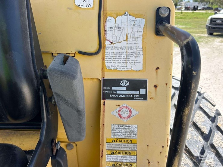 2014-sakai-sv540-vibratory-soil-compactor-image-19