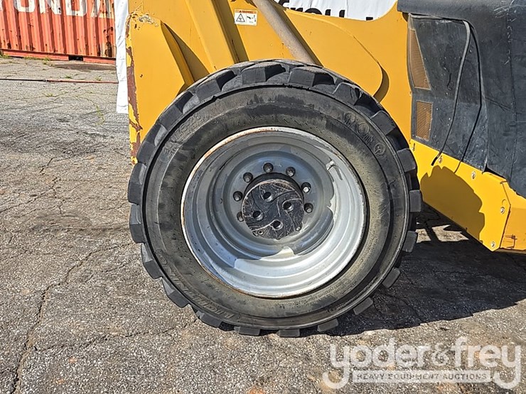 2017-caterpillar-tl1055d-image-23
