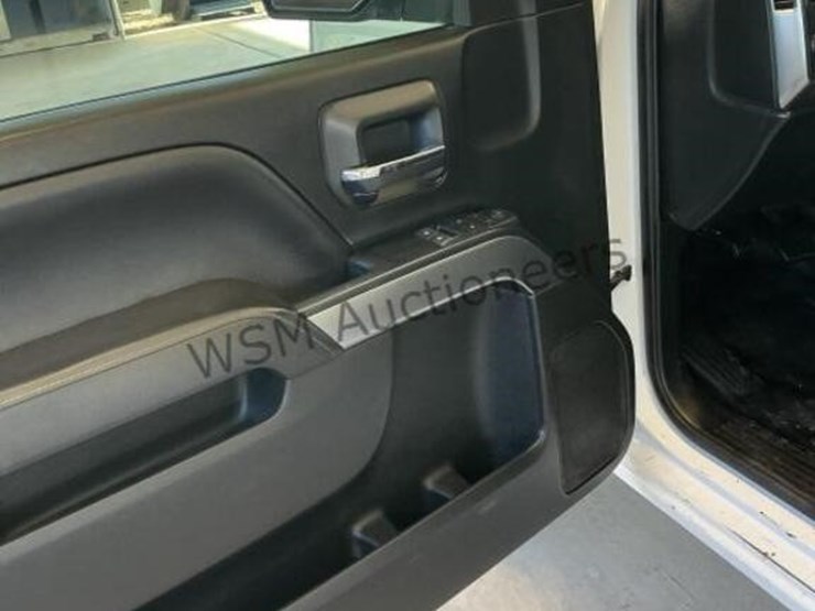 2018-chevrolet-silverado-1500-image-23