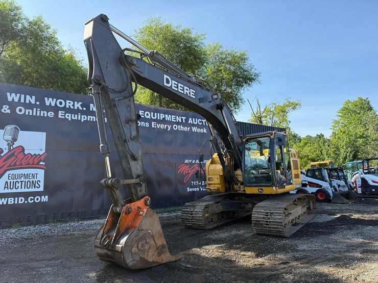 2016-deere-245g-lc-image-7