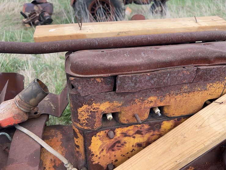 allis-chalmers-u-industrial-parts-tractor-image-17