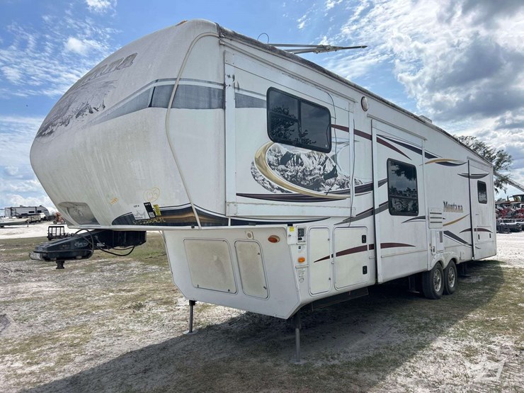 2012-keystone-montana-5th-wheel-t/a-travel-trailer-image-1