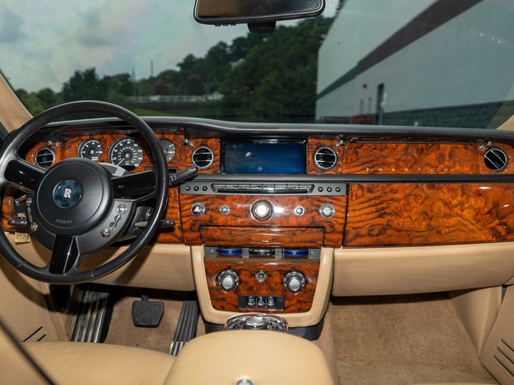 #110-•-2014-rolls-royce-phantom-sedan-image-63
