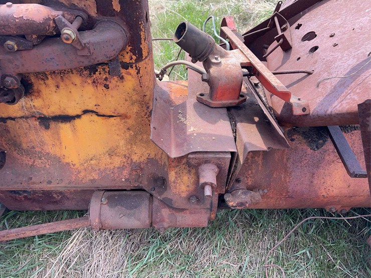 allis-chalmers-u-industrial-parts-tractor-image-33