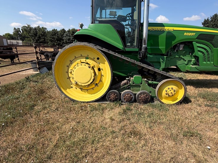 john-deere-8320t-image-12