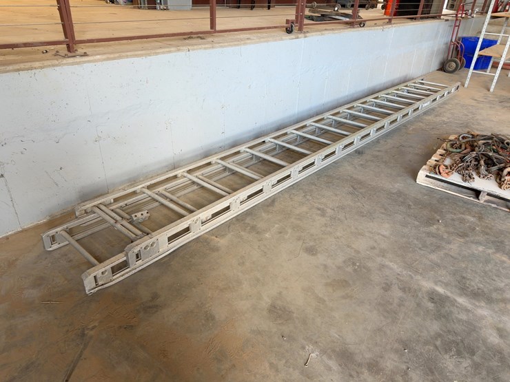 duo-safety-35'-aluminum-extension-ladder-image-1