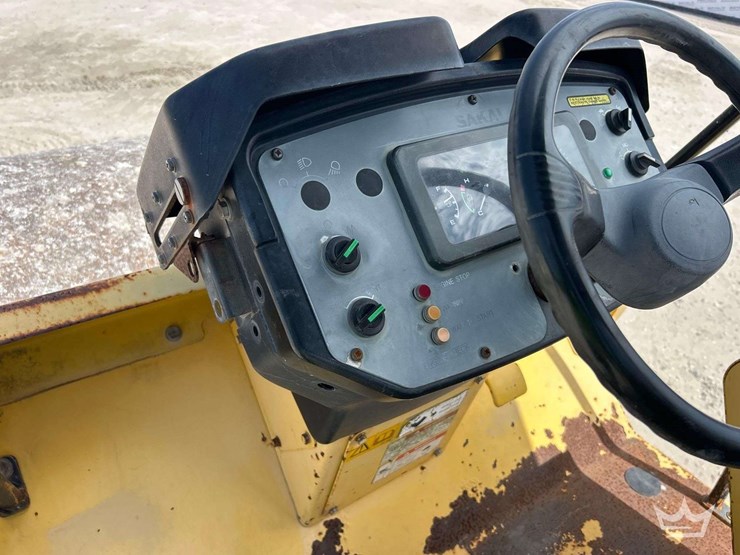 2014-sakai-sv540-vibratory-soil-compactor-image-14